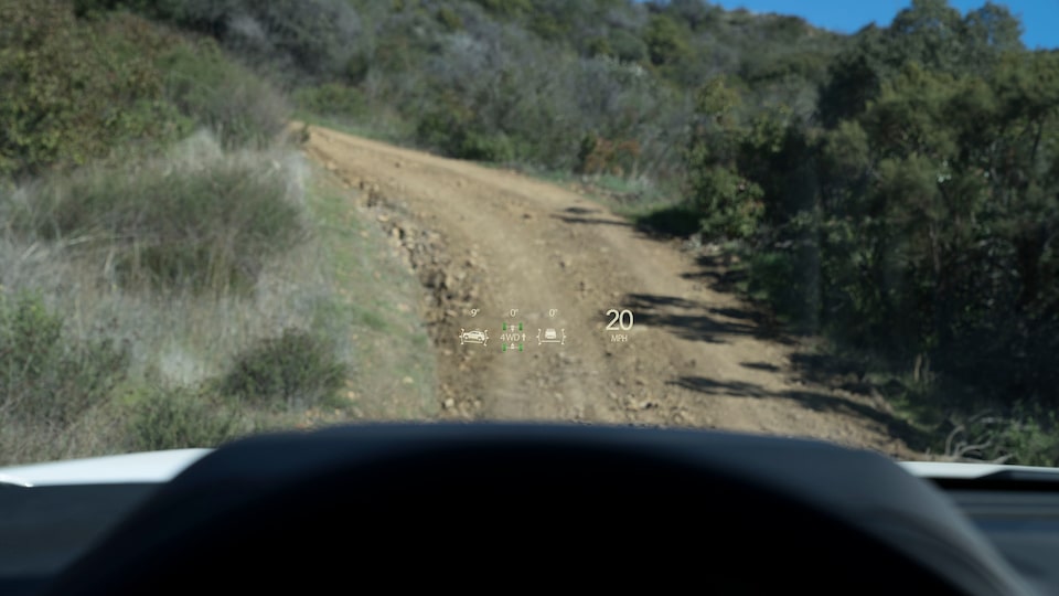 2021 GMC Yukon Technology: safety HUD.