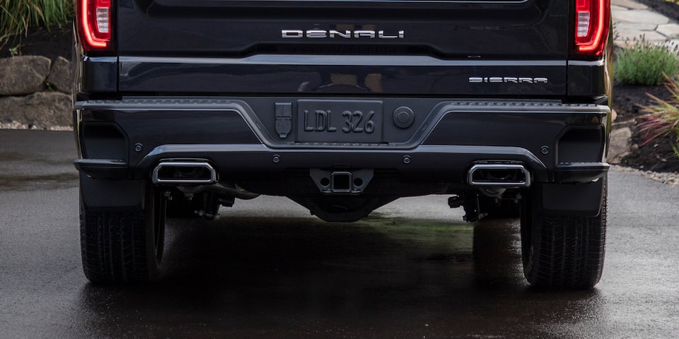 Vue rapprochée arrière de la suspension du GMC Denali.