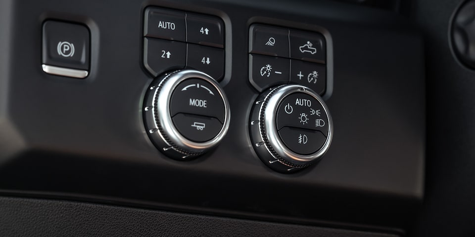 Close-Up of the Selectable Traction Mode in the Sierra 1500 Pickup Truck