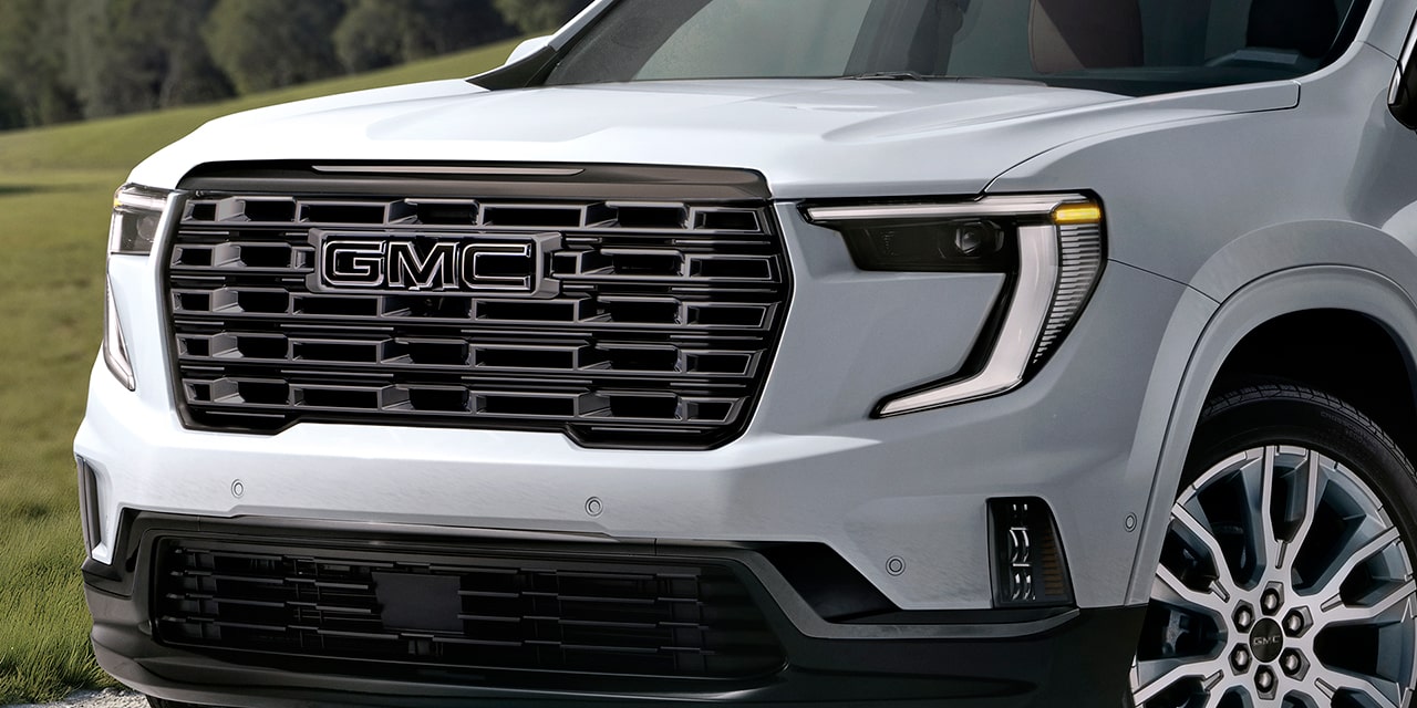 Exterior Animated LED Headlamps of the 2026 GMC Acadia Denali Ultimate.