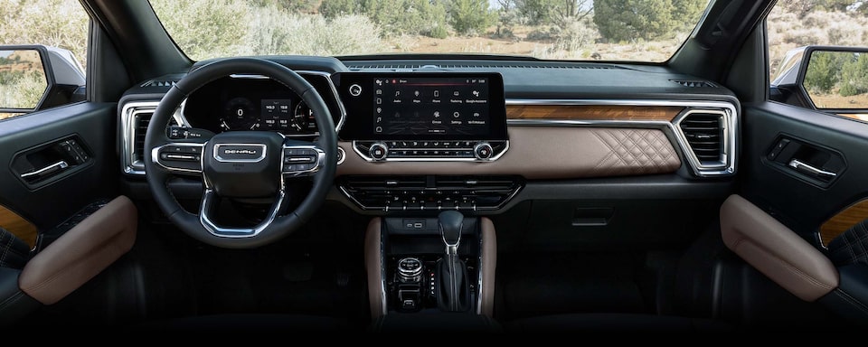 Bold and striking interiors of the 2024 GMC Canyon.