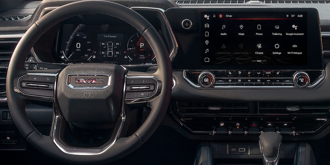 Customizable information screens on the 2024 GMC Canyon.